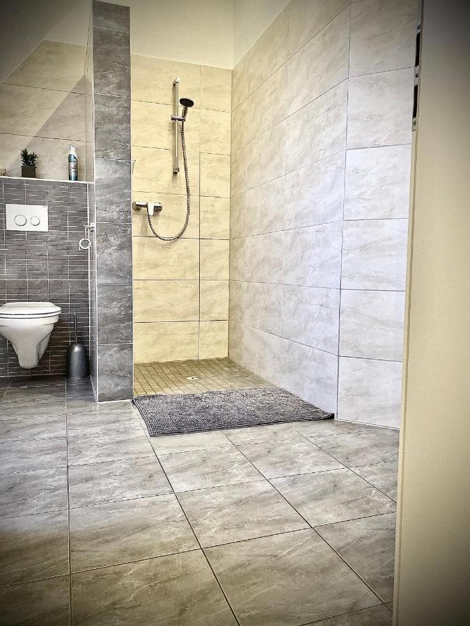 רוסט Dilger Apartments מראה חיצוני תמונה